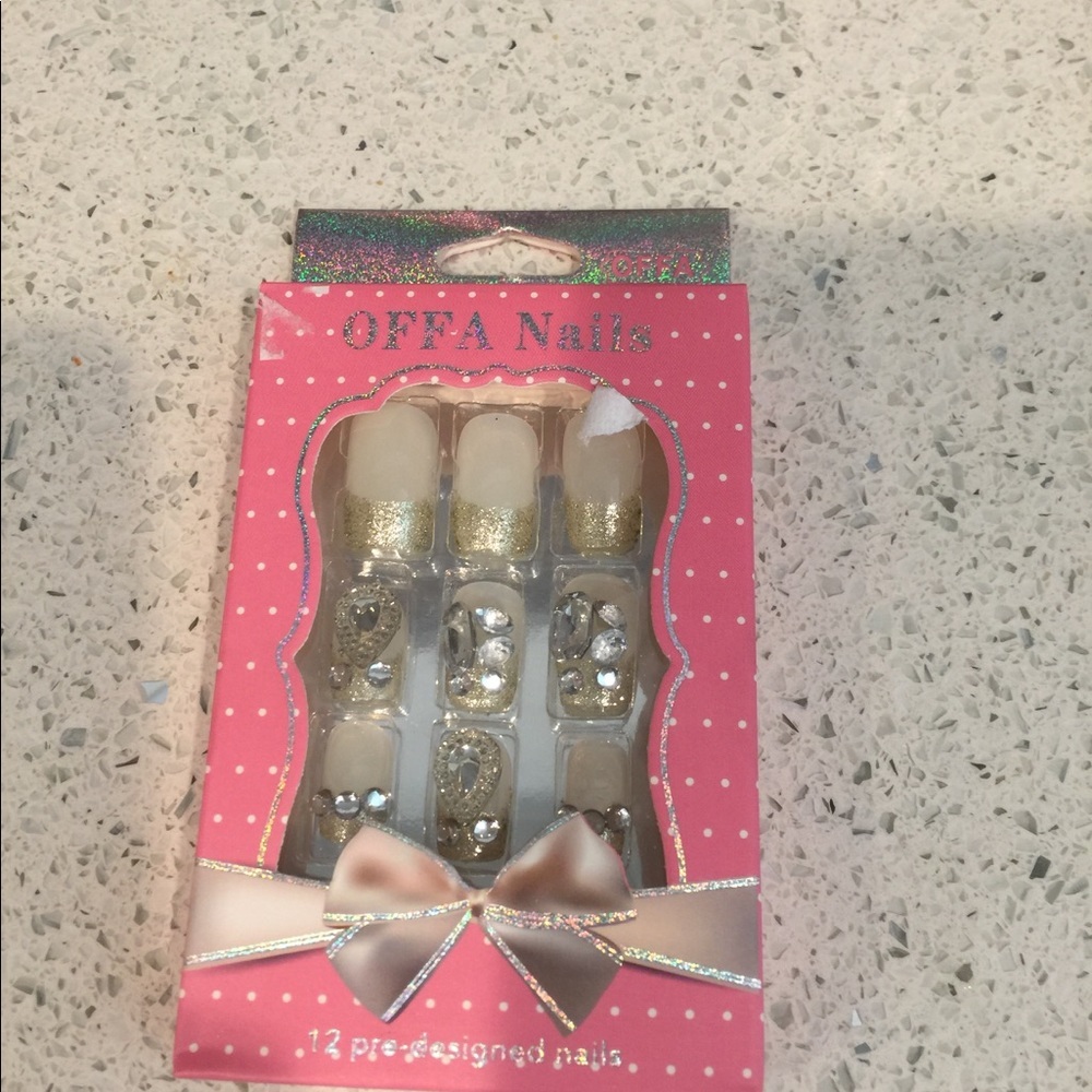 Stick on nails - Picture 6 of 8